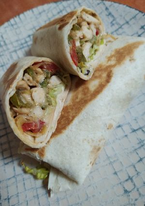 Una foto de Fajitas de pollo con salsa de yogurt casera