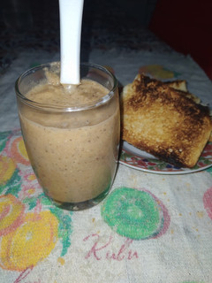 Una foto de Batido de avena 🍌🍎😋