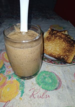 Una foto de Batido de avena 🍌🍎😋