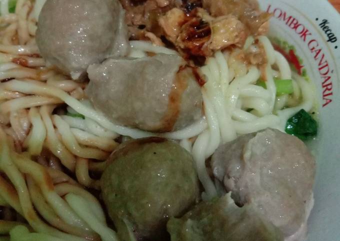Resep Mie Ayam Baso oleh Qeysa Zahro - Cookpad