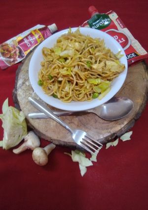 A picture of Chowmein noodles.