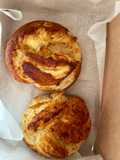 Pretzel Bun ไส้ white choc รสชาเครื่องเทศ (Pretzel Bun with Chai tea white Choc assorted) 🥨☕️🫖