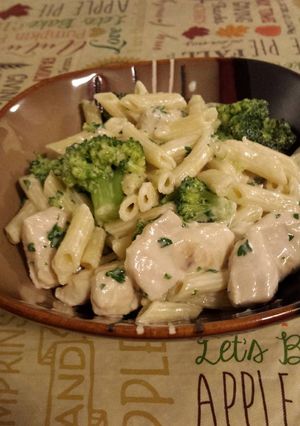 A picture of RP's Chicken Broccoli Alfredo With Penne Pasta.