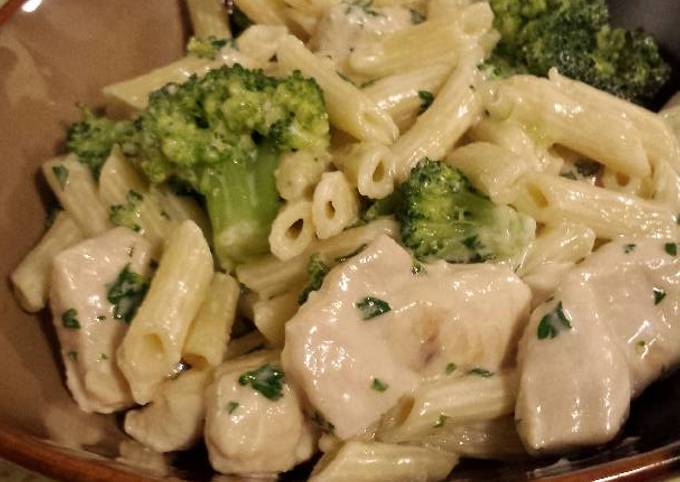 RP's Chicken Broccoli Alfredo With Penne Pasta