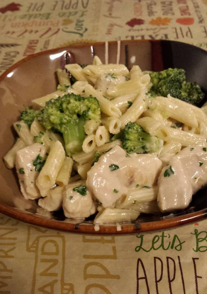 A picture of RP's Chicken Broccoli Alfredo With Penne Pasta.