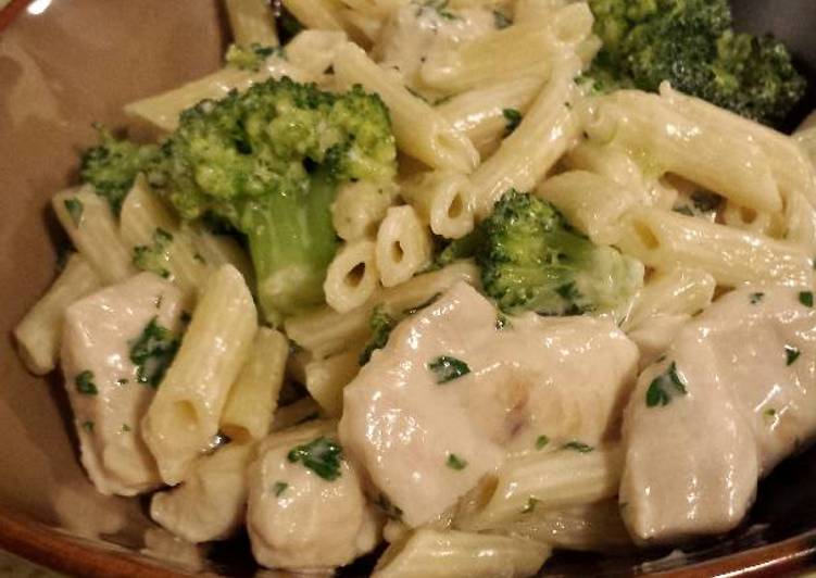 Steps to Prepare Ultimate RP&#39;s Chicken Broccoli Alfredo With Penne Pasta