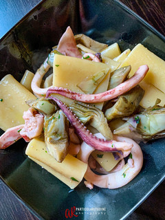 Foto di Paccheri con calamari e cuori di carciofi
