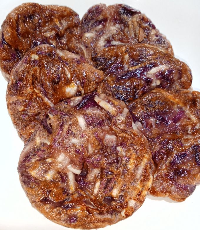 A picture of Thai Coconut Pancake with Taro and Purple Sweet Potato.