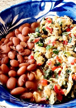 A picture of Eggs with Green Onion Tops.