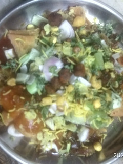 ભાવનગરી સ્ટાઇલ સમોસા સ્પ્રાઉટ ચાટ (Bhavnagari Style Samosa Sprout Chaat Recipe In Gujarati) રેસીપી મુખ્ય ફોટો