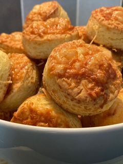 Gluténmentes sajtos pogácsa recept fotója