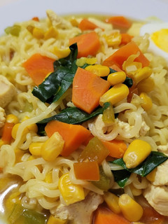 Una foto de Ramen completo y nutritivo