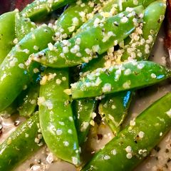 A picture of Snap Peas with Lemon Hemp Vinaigrette.