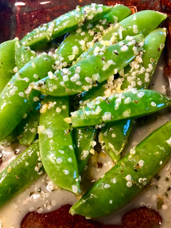 A picture of Snap Peas with Lemon Hemp Vinaigrette.