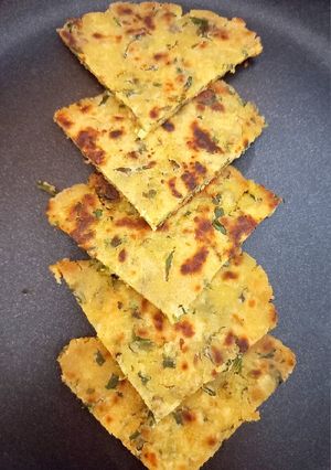 A picture of Radish methi Paratha made with cornmeal.