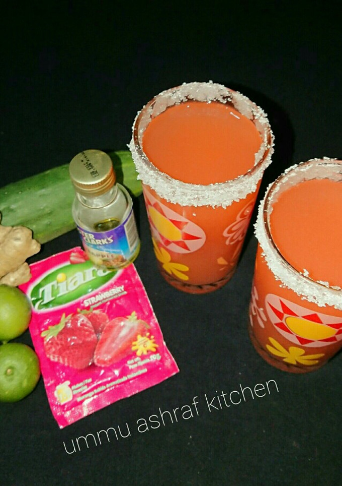 A picture of Cucumber and ginger drinks.