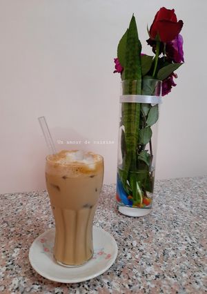 Une photo de Café Latte Glacé 🥛☕🧊