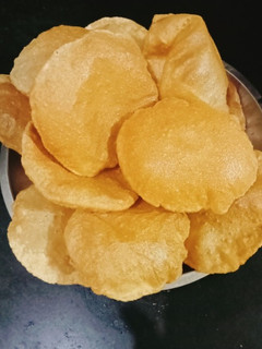 पूरी (poori recipe in Hindi) रेसिपी मुख्य फोटो