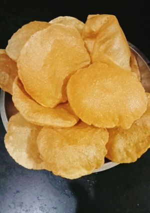 पूरी (poori recipe in Hindi) रेसिपी मुख्य फोटो