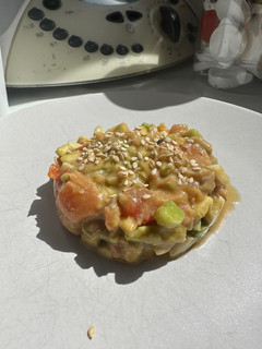 Una foto de Tartar de salmón