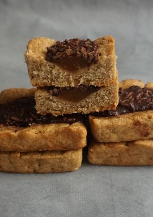 Une photo de Biscuits au chocolat fourrés abricot