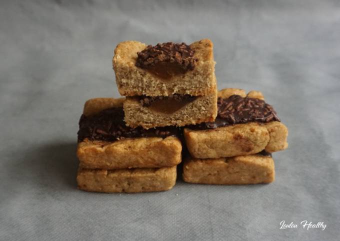 Biscuits au chocolat fourrés abricot
