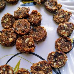A picture of No bake energy rolls.