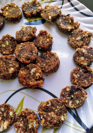 A picture of No bake energy rolls.