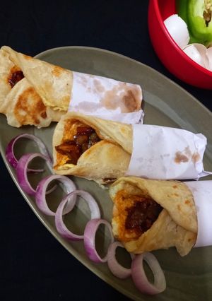 চিকেন এগ রোল (chicken egg roll recipe in Bengali) রেসিপির প্রধান ছবি