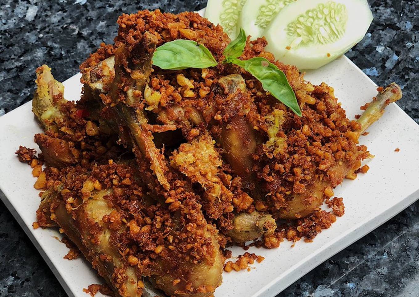 Ayam goreng kemiri