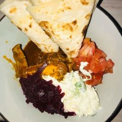 A picture of Chicken Curry with Roti ❤️.