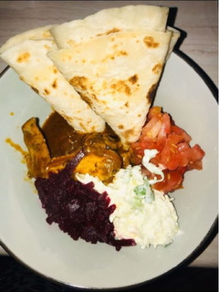 A picture of Chicken Curry with Roti ❤️.
