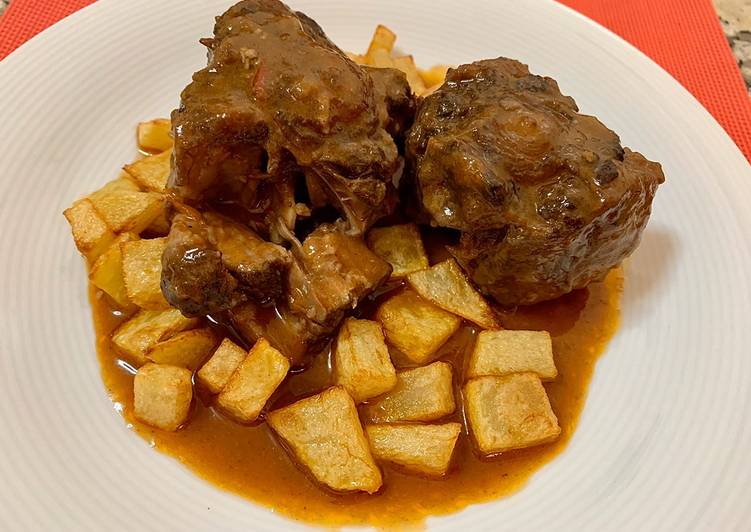 Rabo de toro guisado