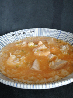 Una foto de Arroz caldoso con atún y langostinos