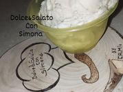 Una foto di gelato panna al latte condensato