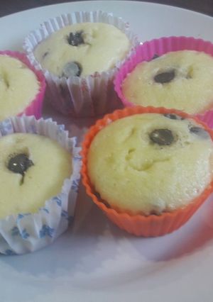 Una foto de •Cupcakes de vainilla con chips de chocolate• Sin Tacc