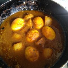 A picture of Egg curry.