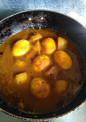 A picture of Egg curry.
