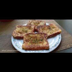 A picture of French Toast.