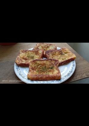 A picture of French Toast.