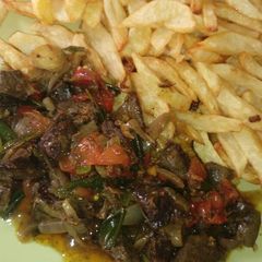 A picture of Chips with liver sauce.