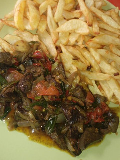 A picture of Chips with liver sauce.