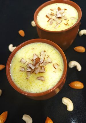 कश्मीरी फिरनी (kashmiri Phirni recipe in Hindi) रेसिपी मुख्य फोटो