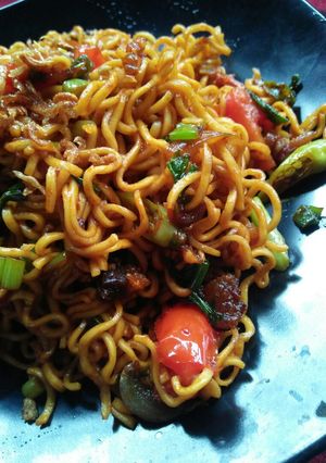 Foto resep Mie Keriting Goreng Special Indomie Topping Daging goreng