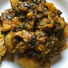 A picture of Yam porriage with vegetables.