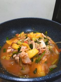 Hình của món Mực xào chua ngọt.