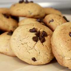 Una foto de Galletas con chispas de chocolate y crema de cacahuete crujiente