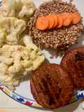 Farro, burger di soia, cavolfiore gratinato