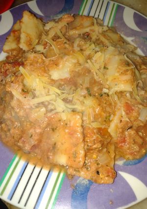 Una foto de Ravioles con salsa de atún