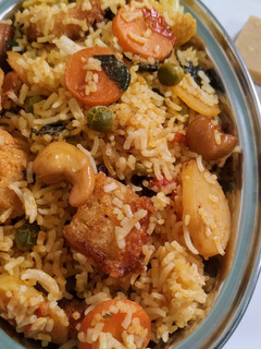 ஃப்ரைடு வெஜ்ஜிஸ் தம் பிரியாணி (fried veggies Dam biriyani recipe in Tamil) செய்முறை முக்கிய புகைப்படம்